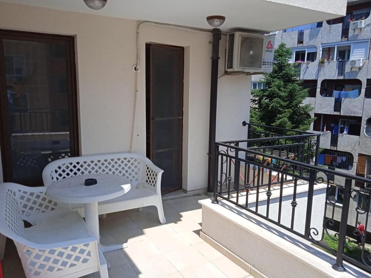 Flora Beach Apartaments Μπουργκάς Εξωτερικό φωτογραφία