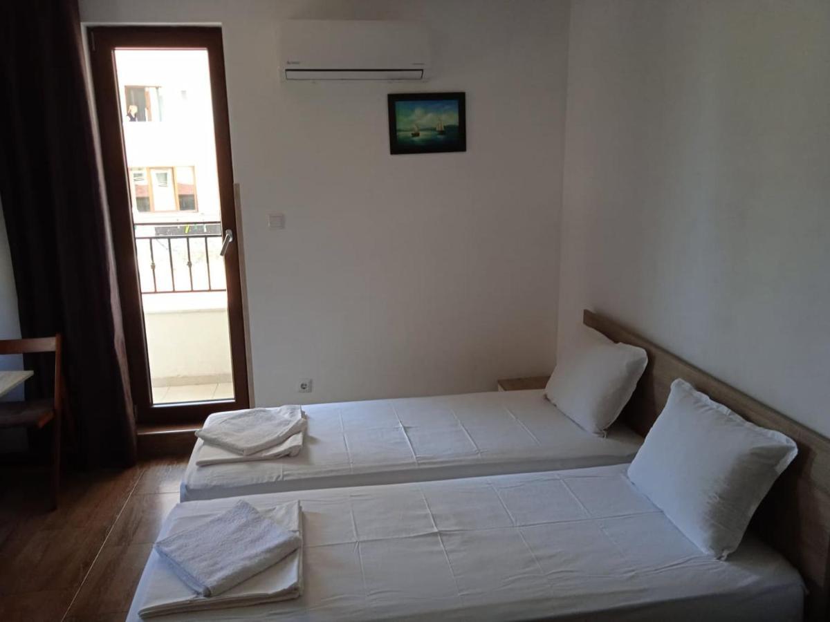 Flora Beach Apartaments Μπουργκάς Εξωτερικό φωτογραφία