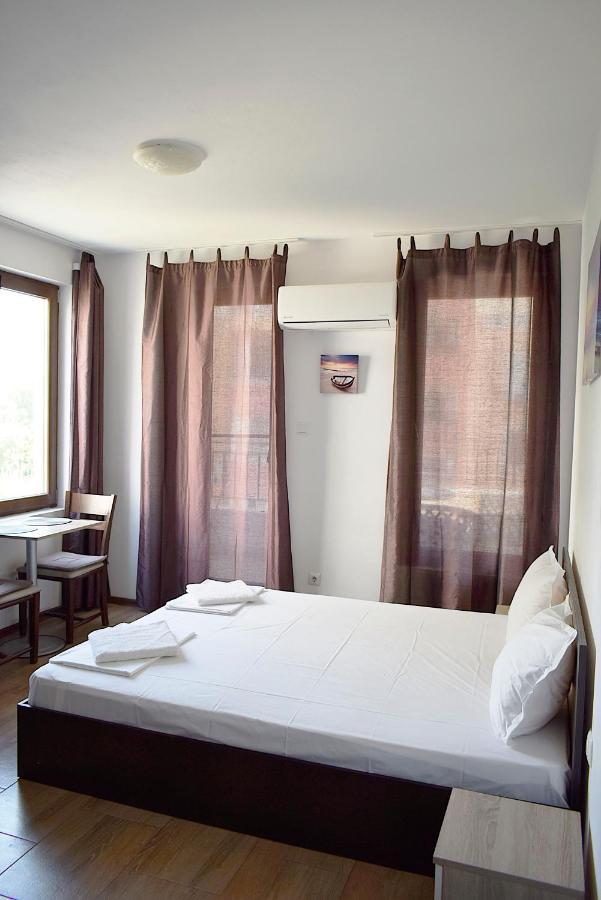 Flora Beach Apartaments Μπουργκάς Εξωτερικό φωτογραφία