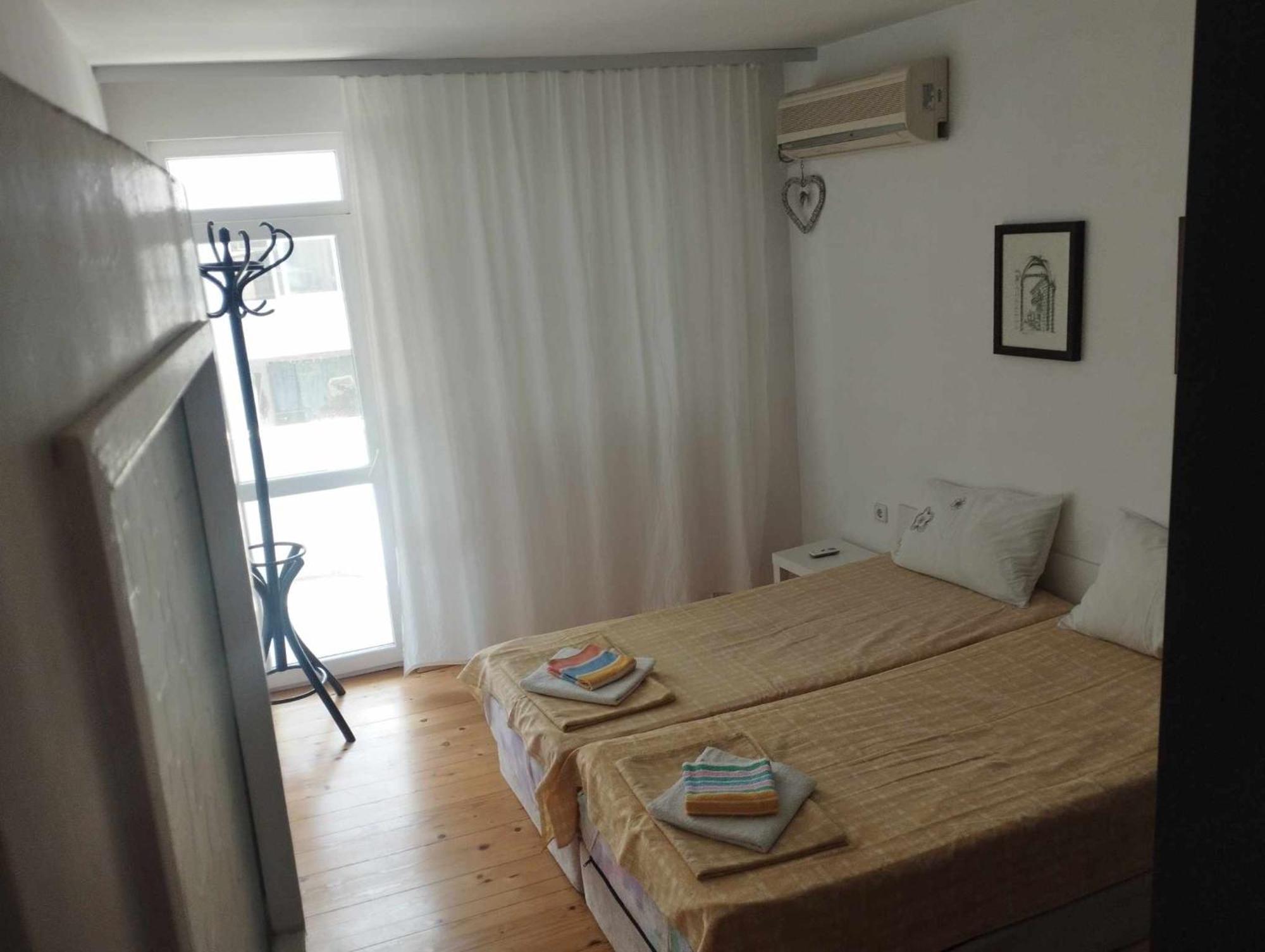 Flora Beach Apartaments Μπουργκάς Εξωτερικό φωτογραφία